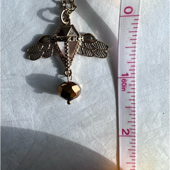 Dainty vintage gold chain and pendant with matching stud earrings - Picture 6 of 12